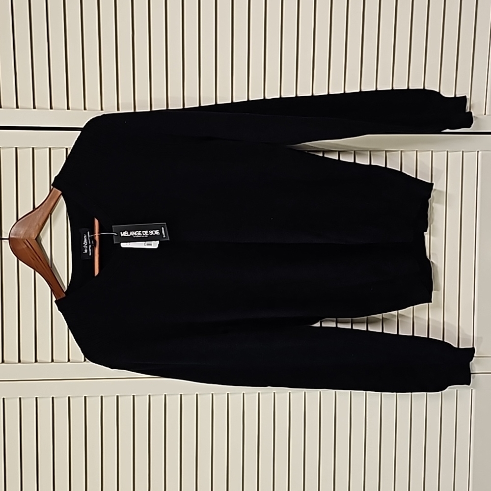Mens V-neck long sleeve sweater